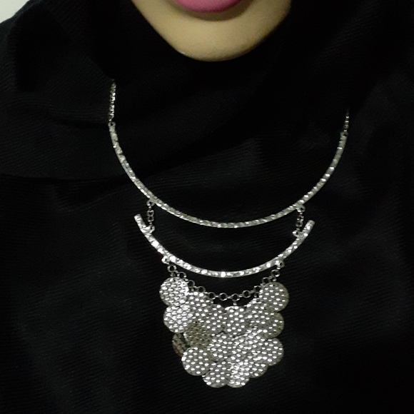 FASHION JEWELRY NECKLACE - Picture 2 of 3